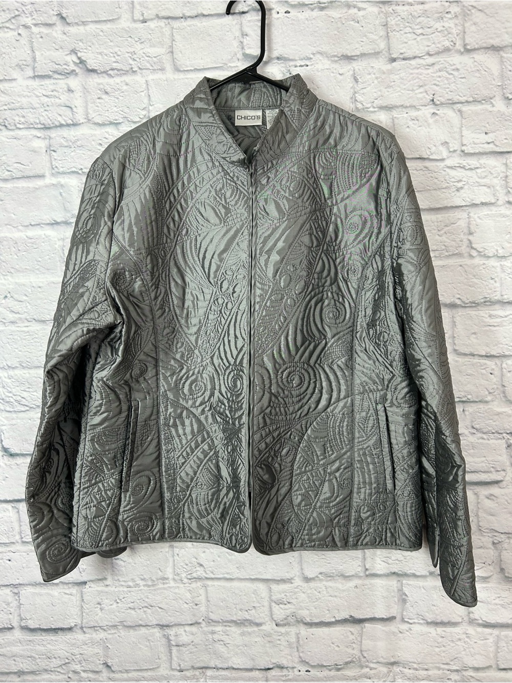 Chico’s Size 3 XL Gray Quilted Jacket Embroidered Swirl Zip Front Pockets